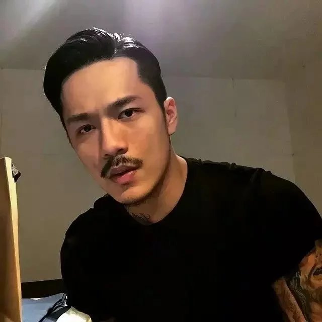 邹柔晨荷